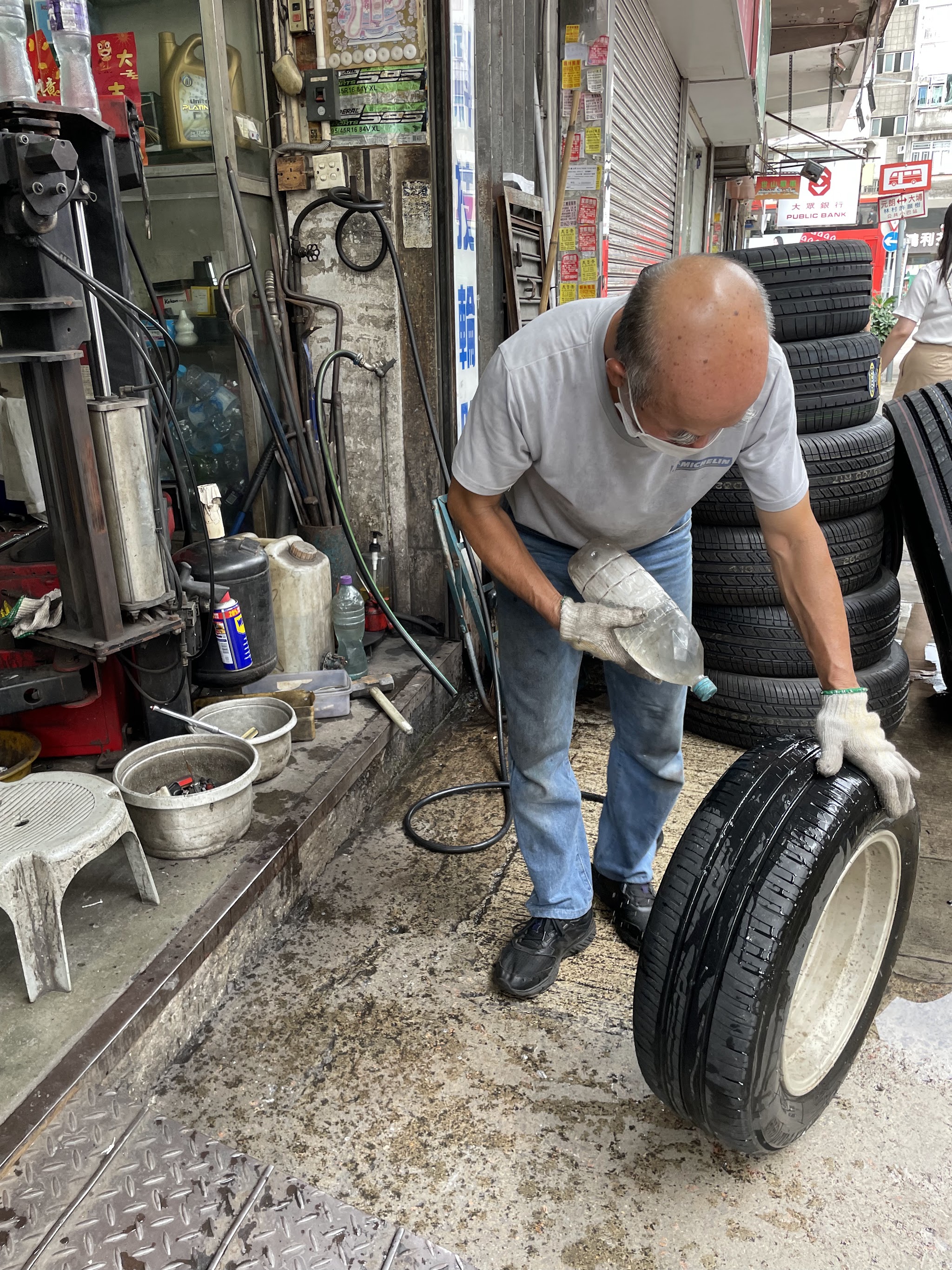 Workshop tyre repair